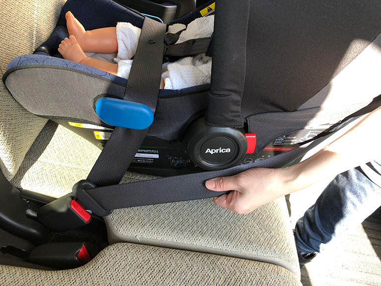 Chicco 脱着式新生児用カーシート+ 2台分シートベース